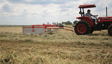 Kuhn_GA-4231-T_Action_02