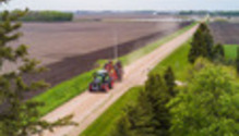 NA-Fendt-1042-with-Sunflower-6830-Tillage-roading-